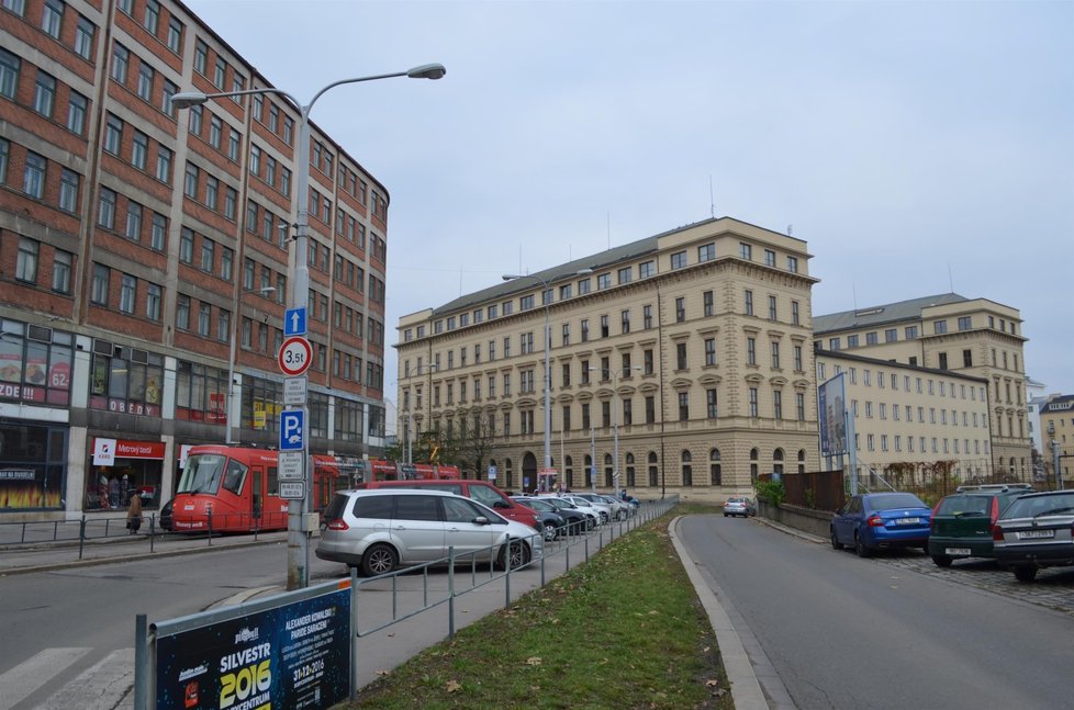 Největší magistrátní budova Brna stojí na Malinovského náměstí (vpravo). Nový superúřad vyroste v její těsné blízkosti.