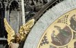 V historii několikrát vážně poškozený orloj nakonec zůstal jedním z nejlépe zachovaných středověkých orlojů vůbec.