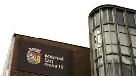 Praha 10 plánuje zrušit tendr, který loni předchozí vedení radnice vypsalo na projekty parkovacích domů. (ilustrační foto)