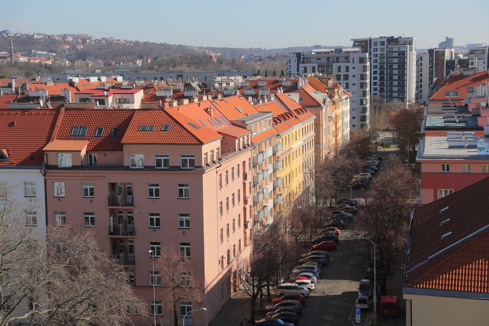 Výhled z terasy na střeše nové radnice Prahy 7