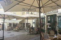 Na Radnických schodech se už snad Braník z PETky podávat nebude! Praha 1 hledá nového nájemce