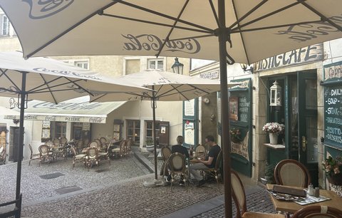 Na Radnických schodech se už snad Braník z PETky podávat nebude! Praha 1 hledá nového nájemce