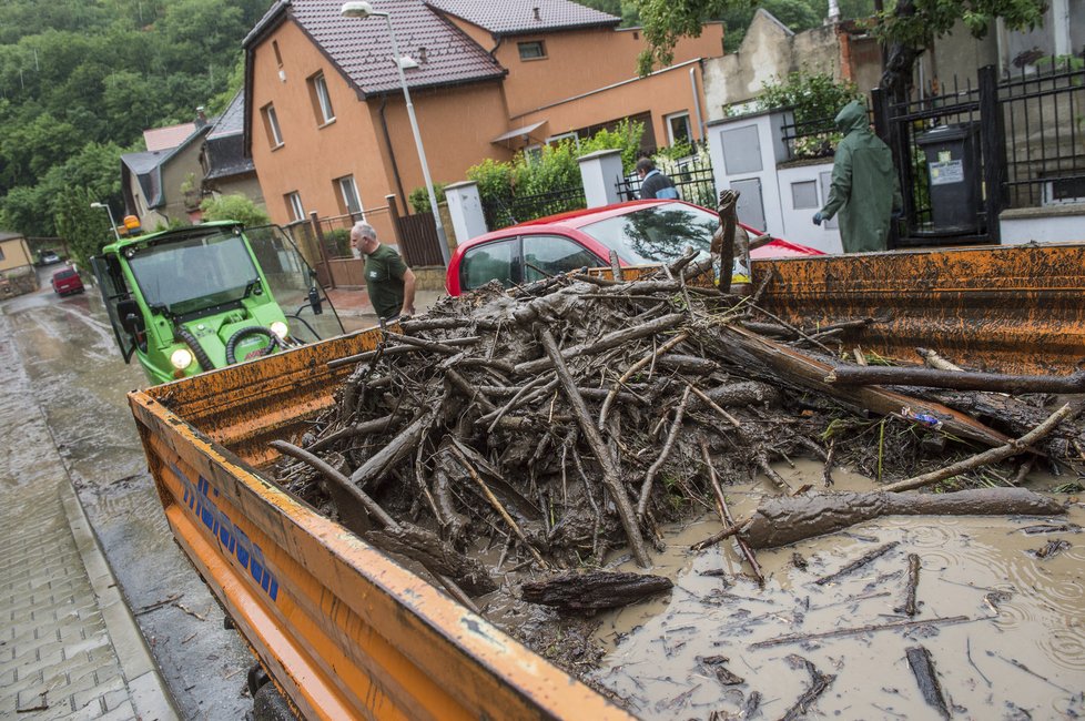 Takhle to vypadalo v Radotíně ve čtvrtek. Napršelo za den přes 110 milimetrů.