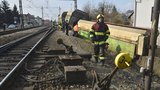 VIDEO: Vlak v Radotíně vykolejil! Z trati vyjelo 20 vagonů, zranil se posunovač