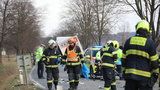 Tragická nehoda na Semilsku: Při čelní srážce aut zemřela žena a bylo zraněno pět dětí!