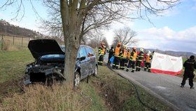 Dopravní nehodu mezi Radotínem a Černošicemi bohužel nepřežila řidička osobního vozidla. (27. února 2020).