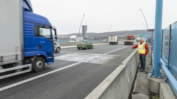 Proč je v Česku tolik závad nových silničních staveb? Pomohlo by, kdyby si lidé neulehčovali práci 