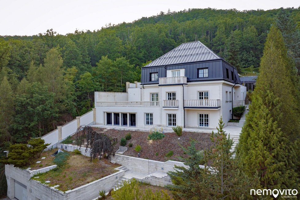 Krejčířova vila je situovaná v klidné lokalitě s perfektním výhledem do okolí.