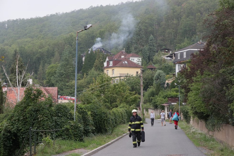 Vilu Radovana Krejčíře v Černošicích zachvátil v noci na 20. srpna 2019 obří požár.