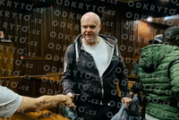 První pohled na Radovana Krejčíře po letech: Bez vlasů, peněz a opuštěný!
