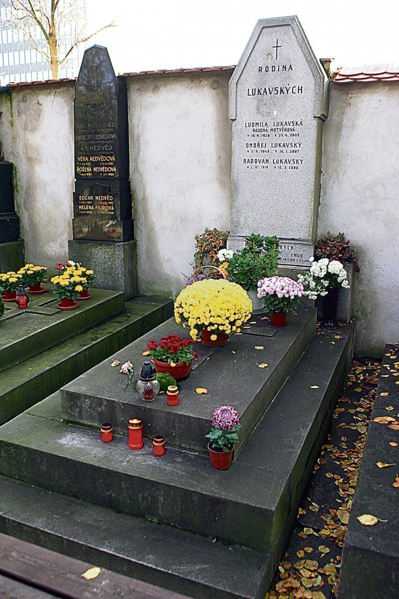 Hrob Radovana Lukavského
