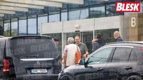 Přílet hostů ze svatby miliardáře Radovana Vítka v Itálii.