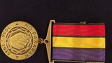 Sběratel španělských řádů a medailí věnoval unikátní sbírku muzeu: Bál jsem se zlodějů, mé kolegy okradli