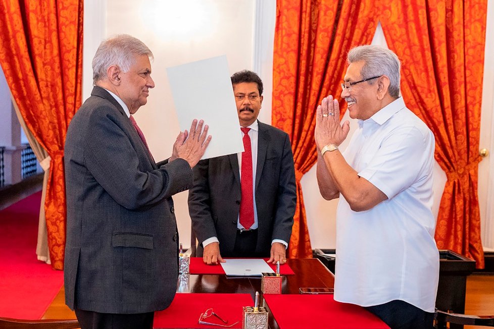 Prezident Gotabaja Radžapaksa jmenoval premiérem Ranila Vikremesingheho (25. 5. 2022).