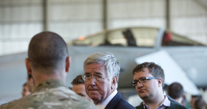 „O uplynulé noci se královské letectvo (RAF) projevilo v plné síle,“ uvedl britský ministr obrany Michael Fallon.