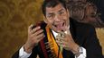 Rafael Correa, protiamerický prezident Ekvádoru, Assange propagandisticky využil a nechal ho schovávat se na ambasádě v Londýně