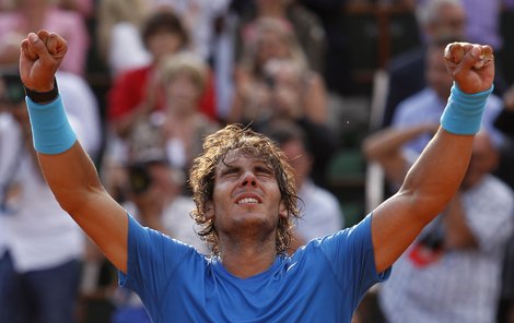 Pošesté! Nadal slaví triumf v Paříži.