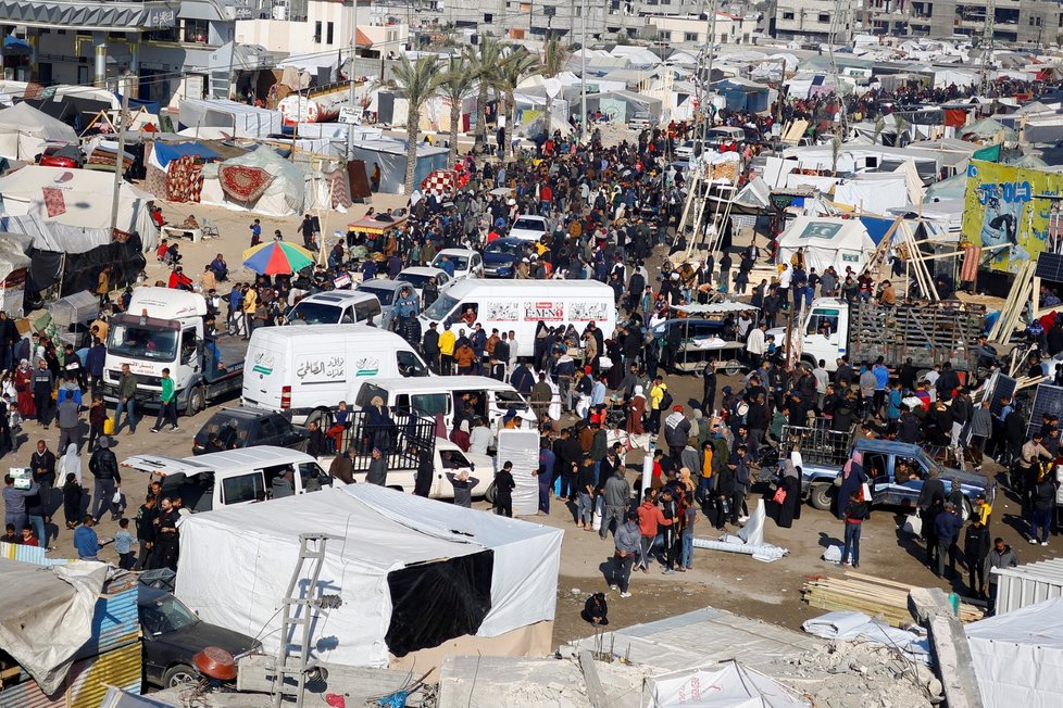Rafah: Vnitřní uprchlíci ze severnějších oblastí Pásma Gazy (31. 12. 2023).