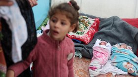 V Rafáhu se rodí děti během válčení (18. 12. 2023)