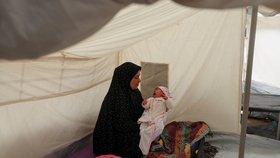 V Rafáhu se rodí děti během válčení (18. 12. 2023)