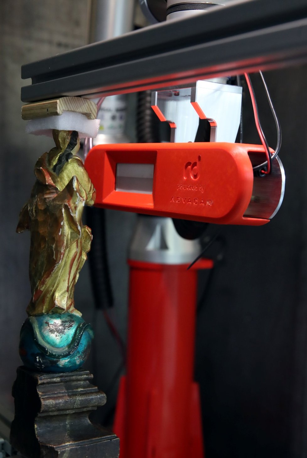 Robotický skener dokáže nasnímat i 3D objekty, jako jsou například sochy