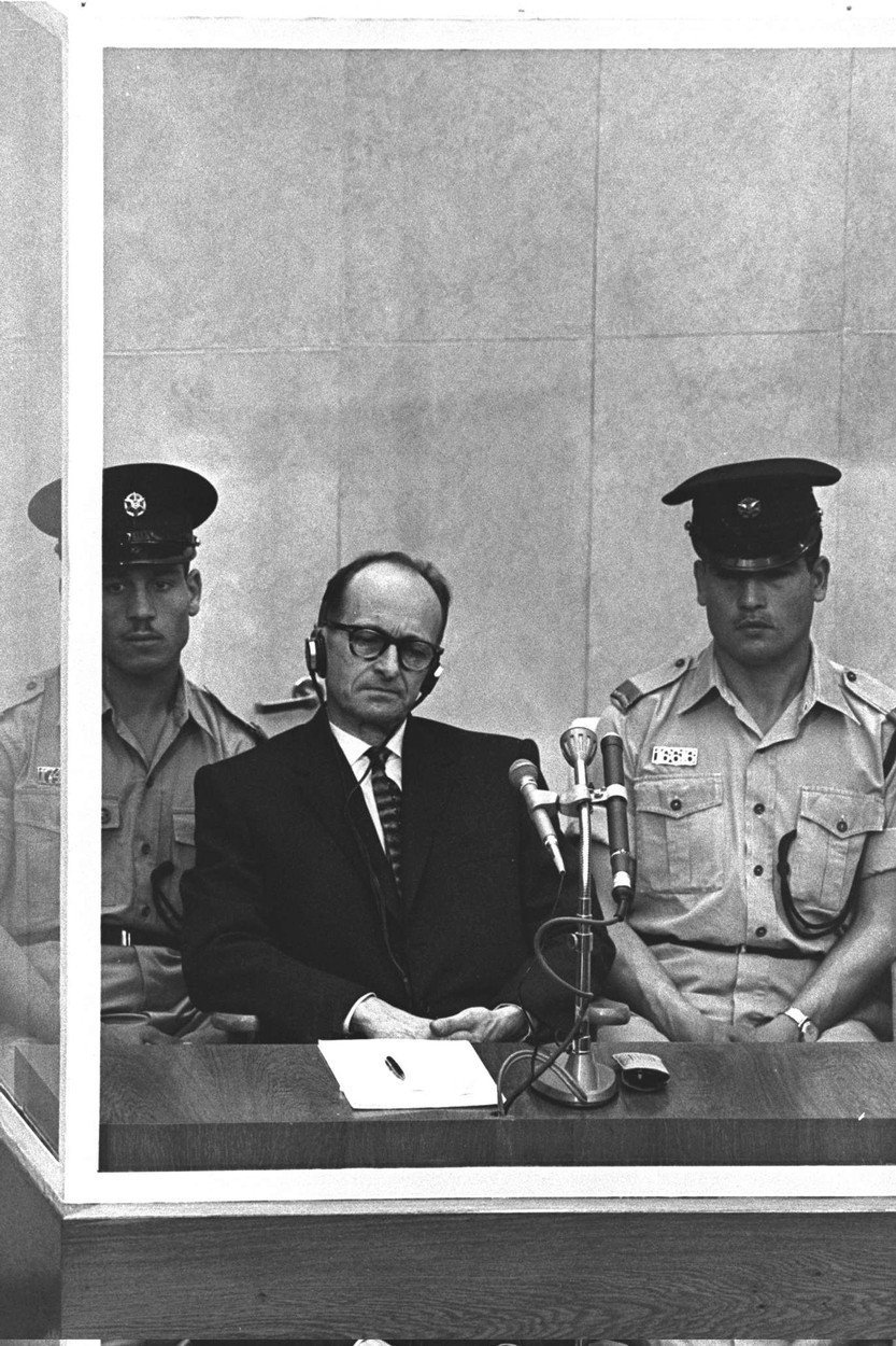 Dopadený nacista Adolf Eichmann u soudu