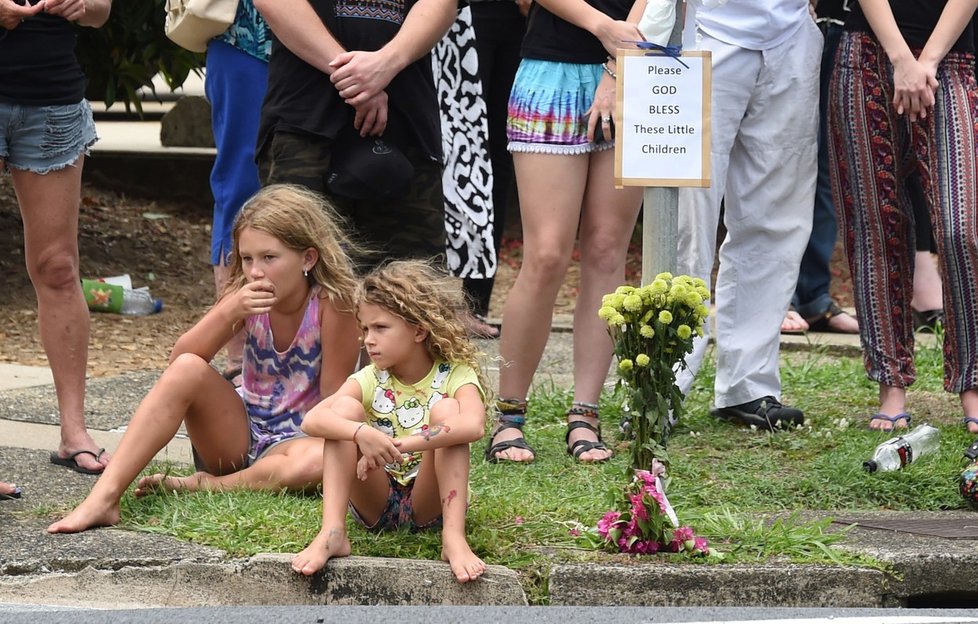 Pohřeb dětí byl velmi emotivní.