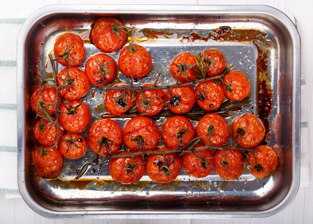 Karamelizovaná rajčátka jsou lahodnou přílohou např. ke grilovanému masu