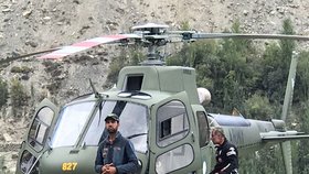 Pákistánští záchranáři čekají na možnost vyproštění dvou českých horolezců a Pákistánce, kteří uvázli 12. září 2021 při sestupu z hory Rakapoši v Pákistánu.
