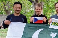 Jakub a Petr uvázli v sedmi tisících metrů nad mořem na hoře v Pákistánu: Další noc v krutém mrazu!