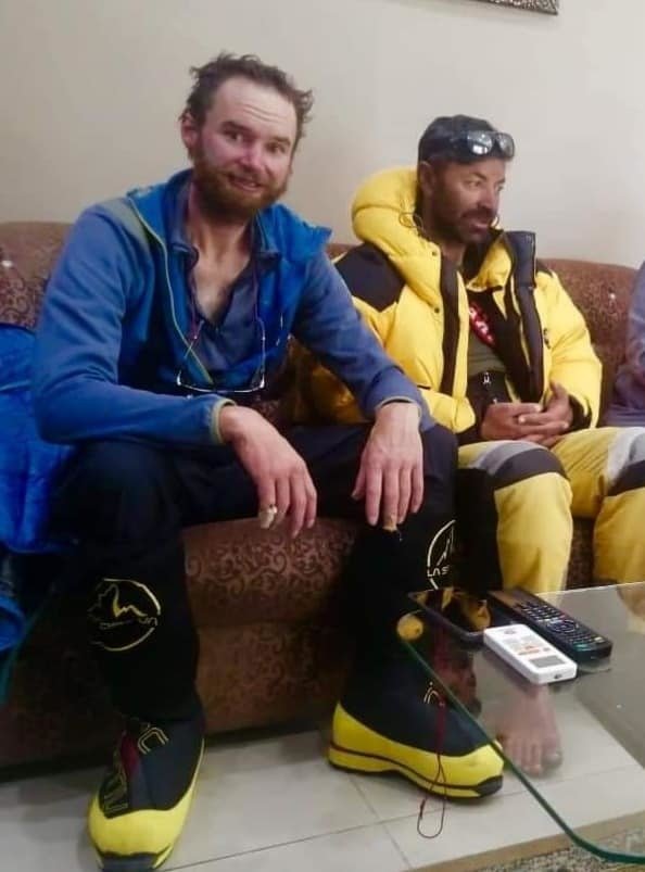 Češi Petr Macek a Jakub Vlček a jejich pákistánský kolega strávili na hoře Rakapoši v Pákistánu několik dní.