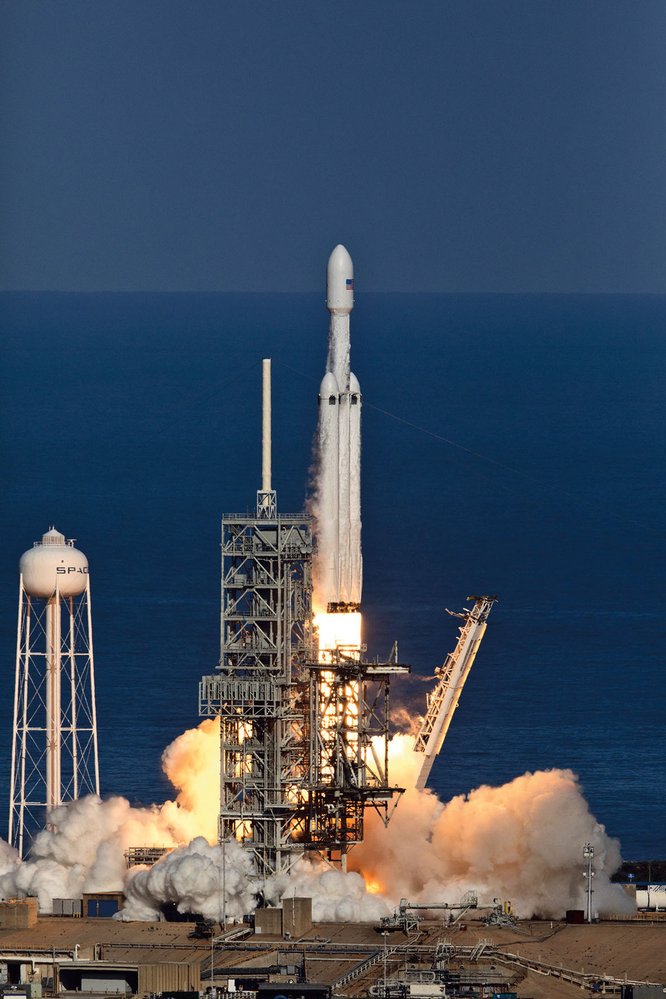 Raketa Falcon Heavy při dřívějším startu