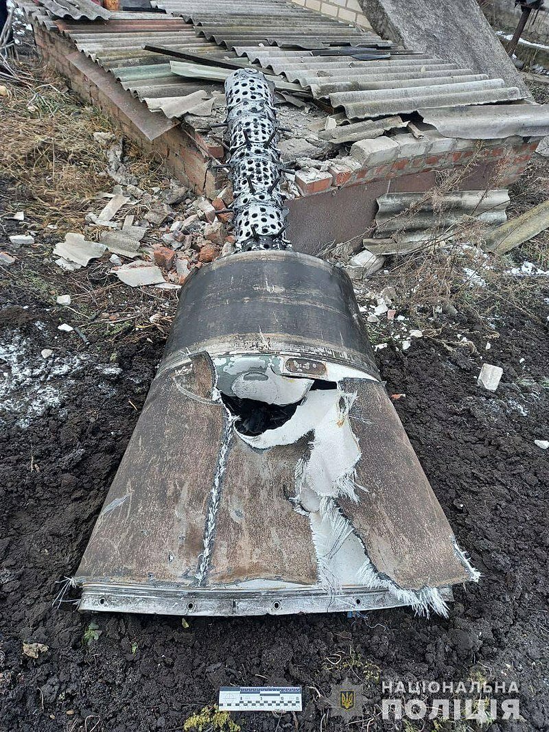 Trosky rakety systému Iskander-M, sestřelené nad ukrajinským Kramatorskem (9. 3. 2022).