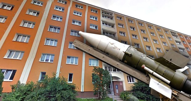 Muž spáchal sebevraždu, protože se bál, že mu v bytě vybuchne raketa!