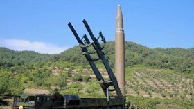 KLDR otestovala mezikontinentální střelu, Jihokorejci s USA odpověděli cvičením.