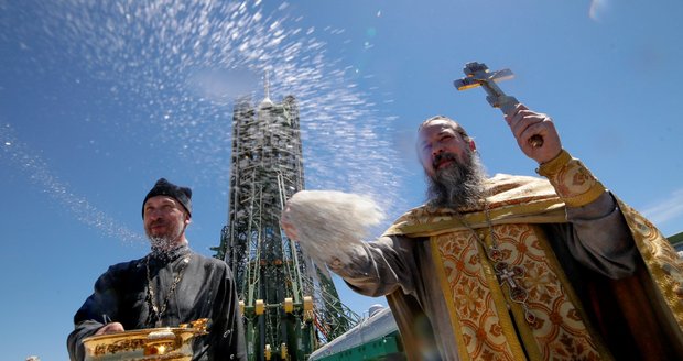 Start do kosmu: O.K., charašó, gut. Posádku na ISS posílí Američanka, Rus a Němec