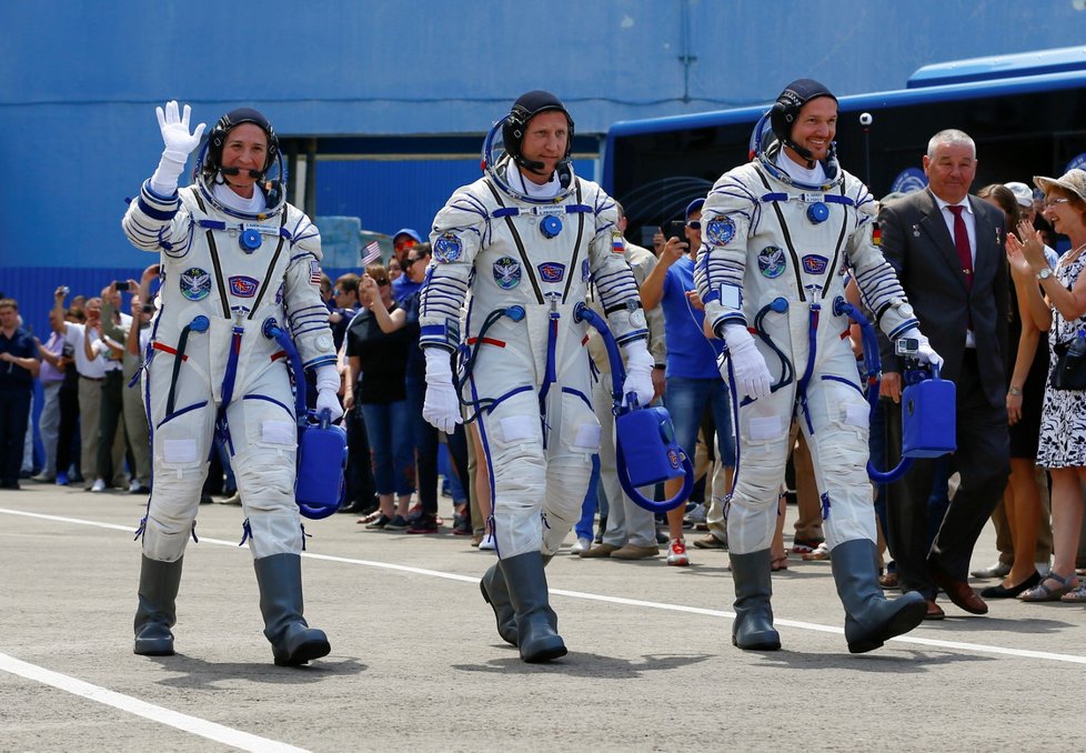Posádku loli Sojuz MS-09 tvoří Američanka Serena Auňónová Chancellorová, Rus Sergej Prokopjev a Němec Alexander Gerst (5.6.2018)