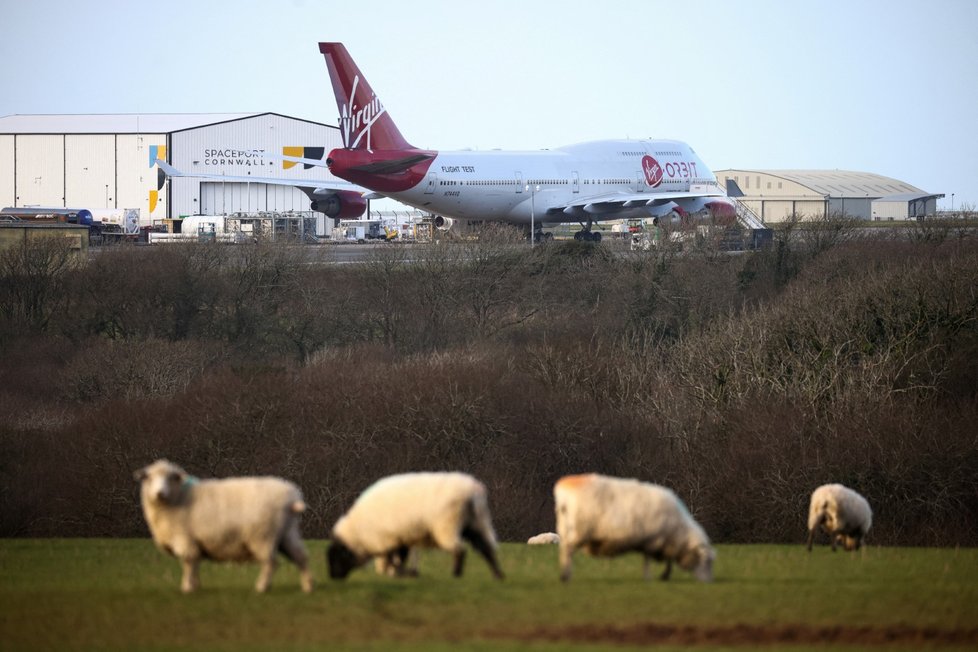 Bransonův Boeing 747 na Kosmodromu Cornwall.