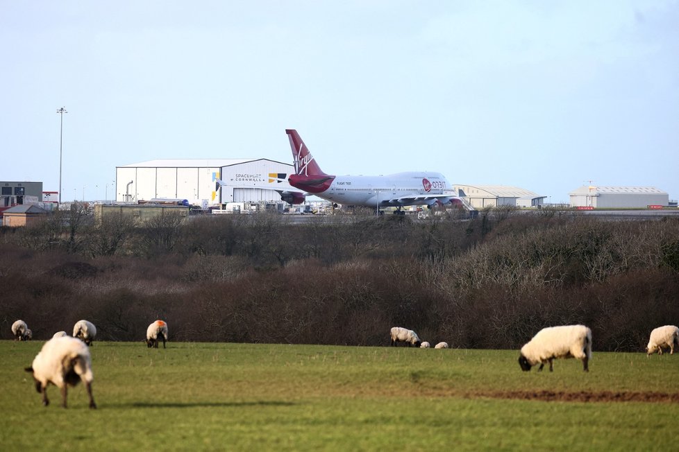 Bransonův Boeing 747 na Kosmodromu Cornwall.