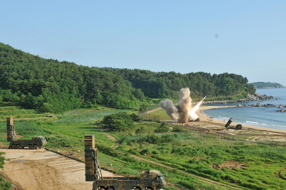 Raketa ATACMS vypálená při americko-korejském cvičení (2017)