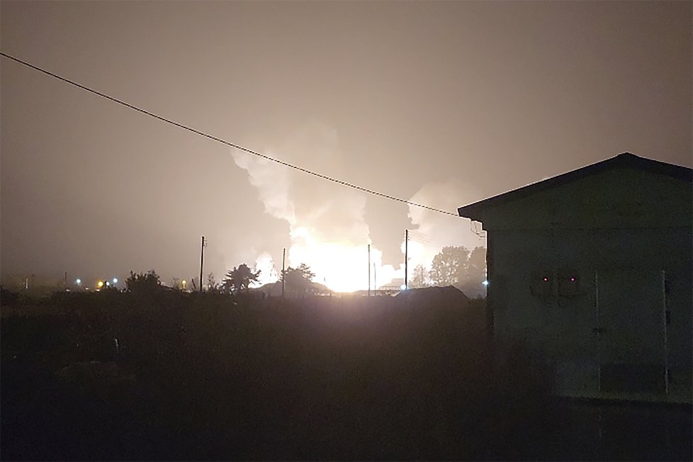 Jihokorejské raketové testy: Jedna z raket selhala krátce po odpalu a zasáhla základnu (říjen 2022)