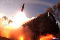 „Provokativní akce“ diktátora Kima naštvaly šéfa OSN. Po testu raket chce s KLDR řešit jaderné zbraně