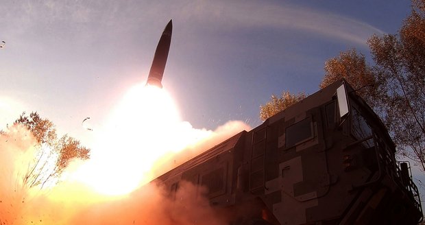 „Provokativní akce“ diktátora Kima naštvaly šéfa OSN. Po testu raket chce s KLDR řešit jaderné zbraně 
