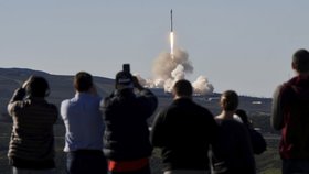 Z Kalifornie odstartovala raketa Falcon 9 společnosti SpaceX.