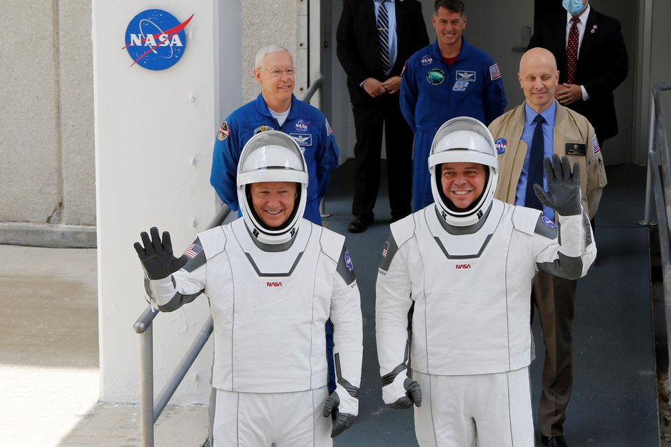 Přípravy na start rakety Falcon 9 a lodi Crew Dragon: Astronauti Robert Behnken a Douglas Hurley (27. 5. 2020) 