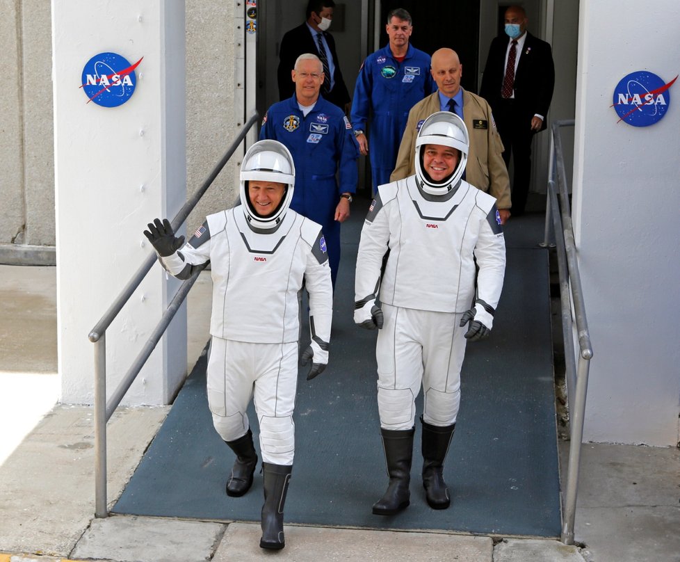Přípravy na start rakety Falcon 9 a lodi Crew Dragon: Astronauti Robert Behnken a Douglas Hurley (27. 5. 2020) 