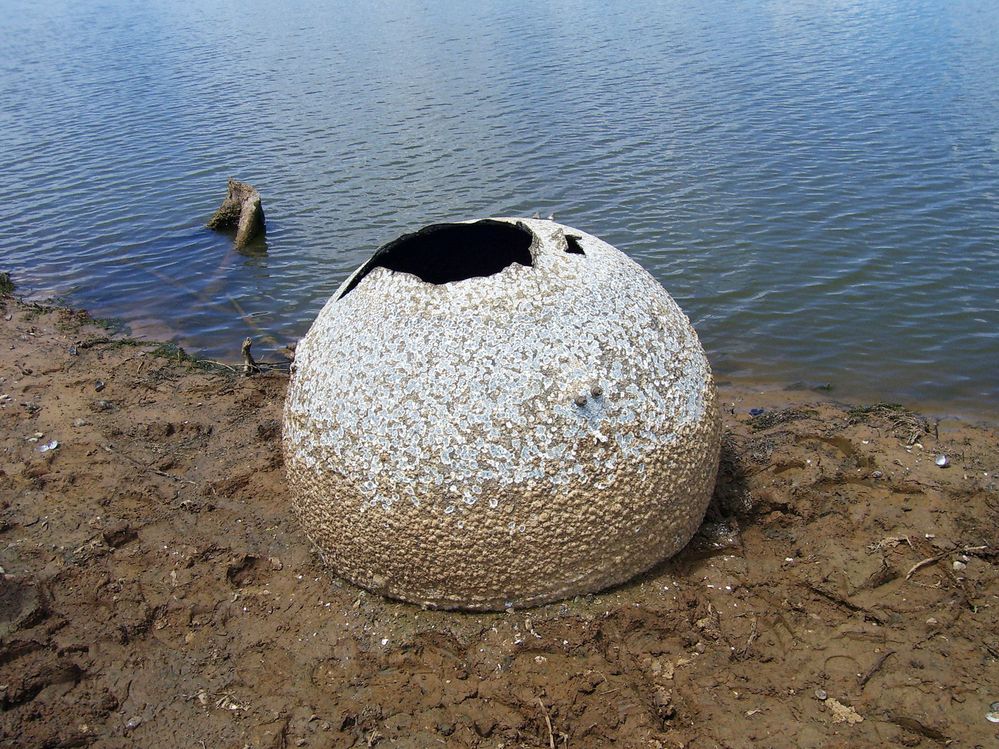 Na dně jezera v Texasu byla  nalezena část ztroskotaného raketoplánu.