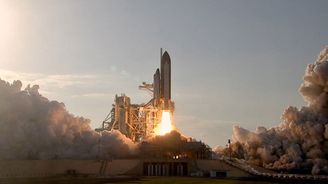 Raketoplán Discovery odstartoval na svou poslední misi. Je to tečka za americkou astronautikou?