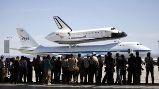 Raketoplán Endeavour letí do Los Angeles, kde bude vystaven