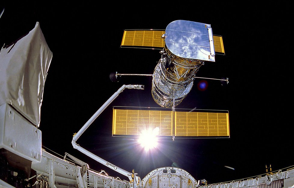 1990: Hubble a jeho vypuštění z Discovery